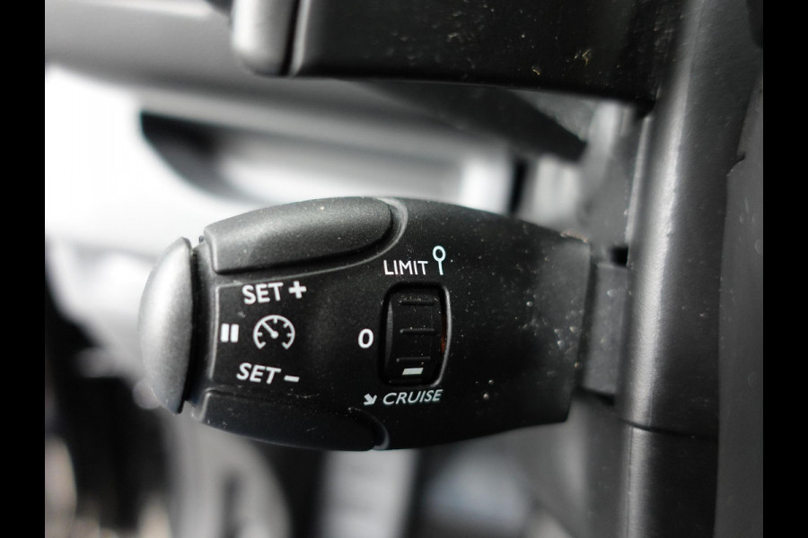 Peugeot Expert 180pk Automaat Long L3 Premium Airco Cruise  Navigatie Carplay Trekhaak 3-Zits Peugeot Expert 180pk Automaat Long L3 Premium Airco Cruise  Navigatie Carplay Trekhaak 3-Zits