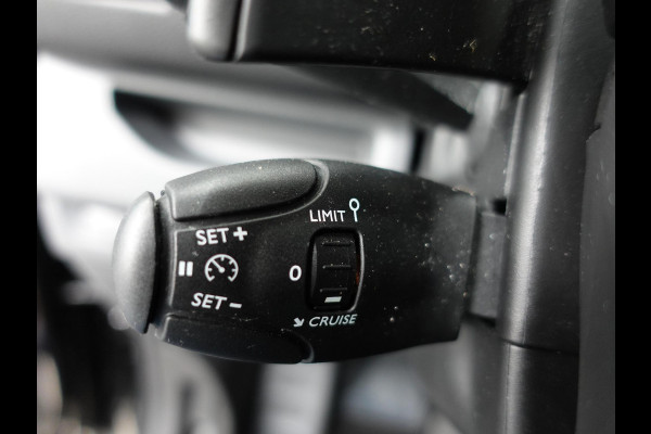 Peugeot Expert 180pk Automaat Long L3 Premium Airco Cruise  Navigatie Carplay Trekhaak 3-Zits Peugeot Expert 180pk Automaat Long L3 Premium Airco Cruise  Navigatie Carplay Trekhaak 3-Zits