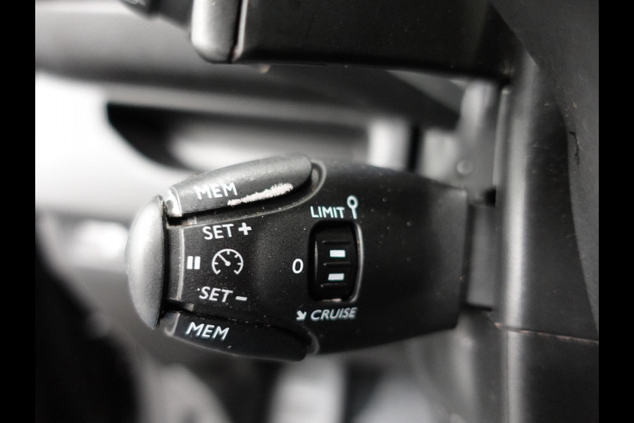 Peugeot Expert 2.0 BlueHDI 145 L3 Automaat Airco Navigatie Cruise Control Trekhaak Carplay Peugeot Expert 2.0 BlueHDI 145 L3 Automaat Airco Navigatie Cruise Control Trekhaak Carplay