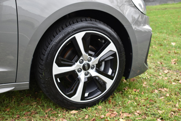 Audi A1 Sportback 30 TFSI S edition S-line Automaat 30s 111pk Audi A1 Sportback 30 TFSI S edition S-line Automaat 30s 111pk