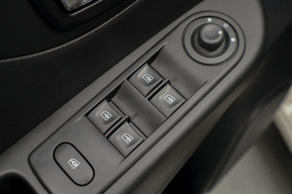 Renault Captur 0.9 TCe Authentique Navi Climate PDC Cruise