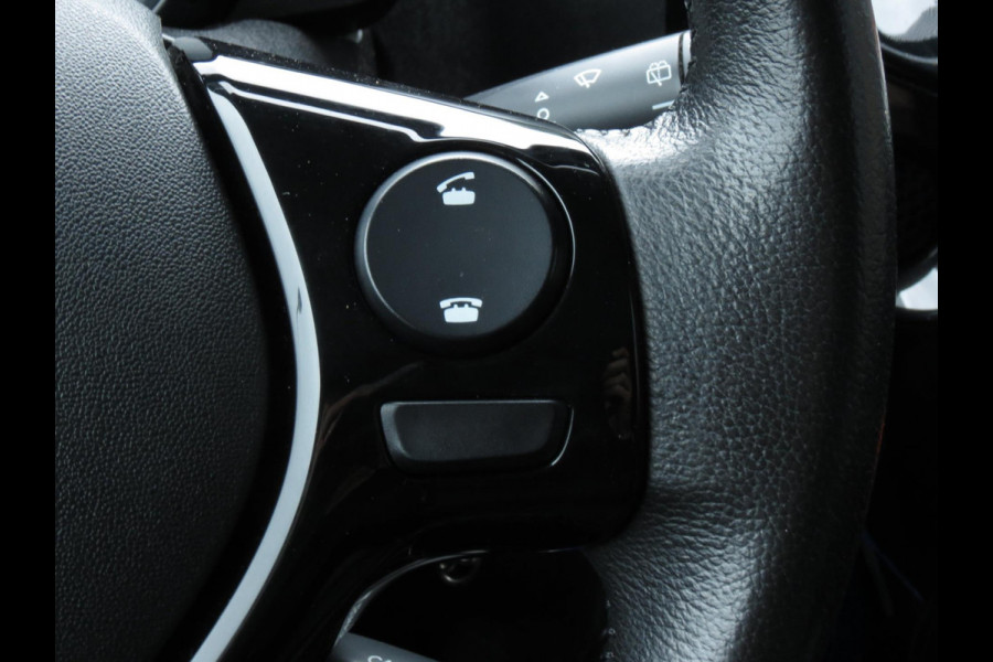 Toyota Aygo 1.0 VVT-i x-joy | HALF LEDER | GROOT SCHERM NAVI | CAMERA | LICHTMETALEN VELGEN | CLIMA-AIRCO | DEALER ONDERHOUDEN |