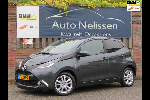 Toyota Aygo 1.0 VVT-i x-joy | HALF LEDER | GROOT SCHERM NAVI | CAMERA | LICHTMETALEN VELGEN | CLIMA-AIRCO | DEALER ONDERHOUDEN |