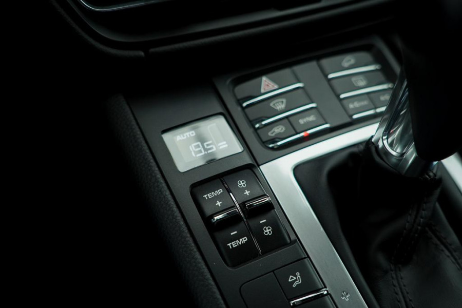 Porsche Macan 2.0 / Panoramadak / Incl BTW / 20''  / Stoelverwarming