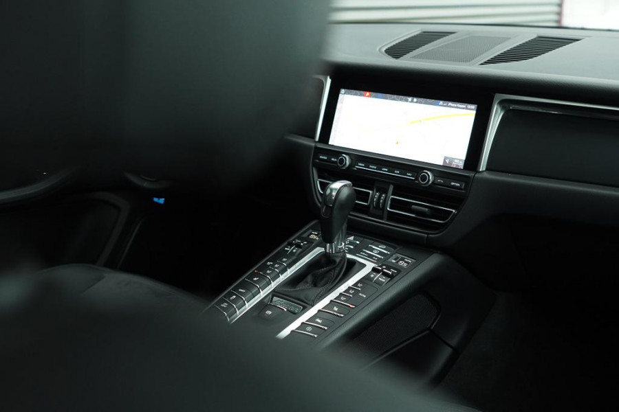 Porsche Macan 2.0 / Panoramadak / Incl BTW / 20''  / Stoelverwarming