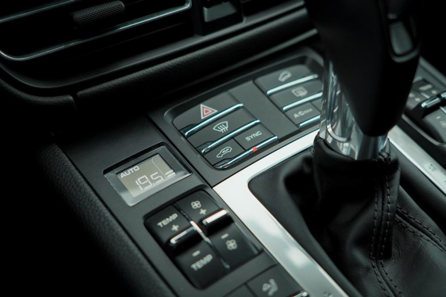 Porsche Macan 2.0 / Panoramadak / Incl BTW / 20''  / Stoelverwarming