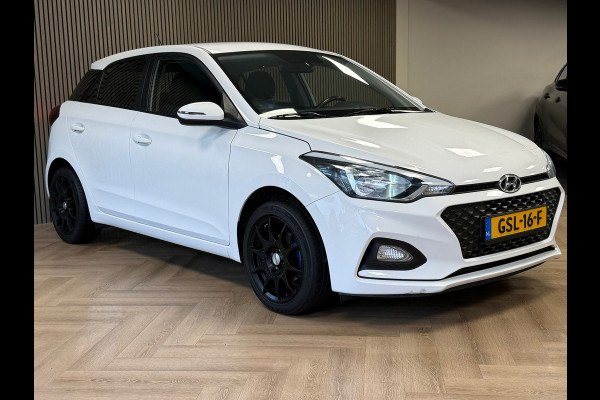 Hyundai i20 1.2 HP i-Motion Premium NAVIGATIE CARPLAY AIRCO BLACK EDITION Hyundai i20 1.2 HP i-Motion Premium NAVIGATIE CARPLAY AIRCO BLACK EDITION