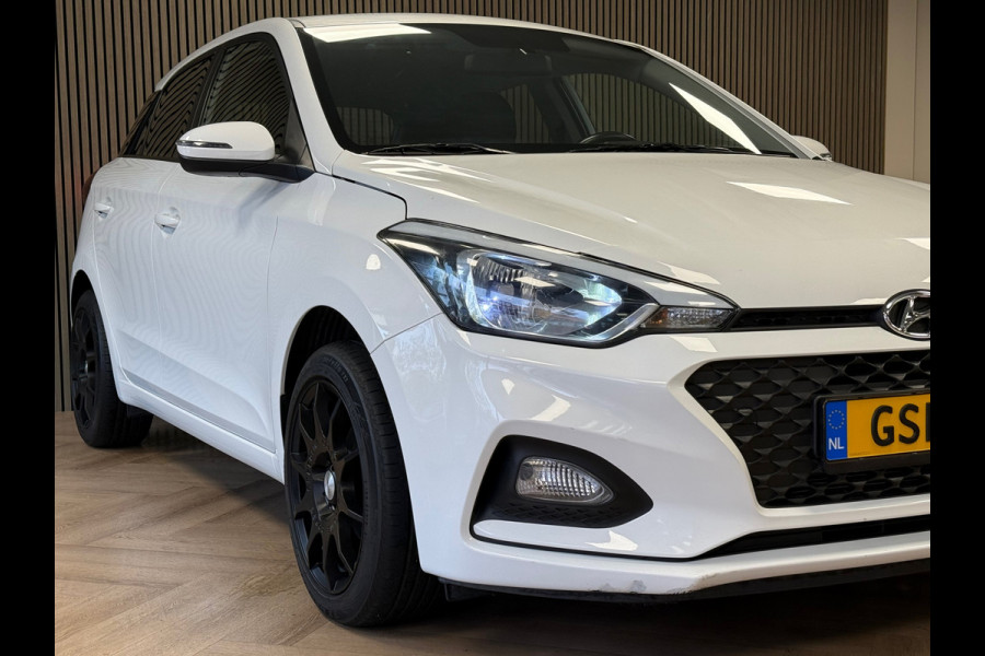Hyundai i20 1.2 HP i-Motion Premium NAVIGATIE CARPLAY AIRCO BLACK EDITION Hyundai i20 1.2 HP i-Motion Premium NAVIGATIE CARPLAY AIRCO BLACK EDITION