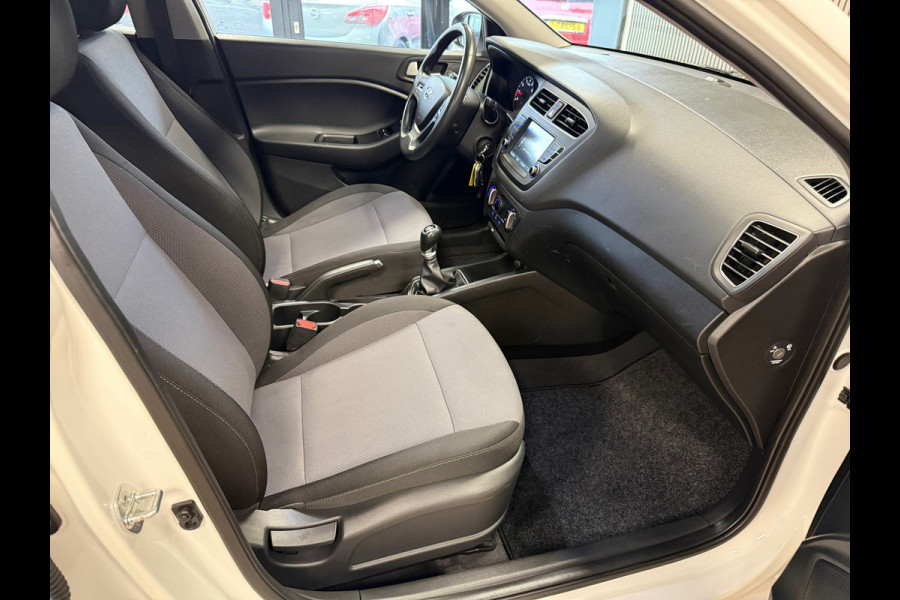 Hyundai i20 1.2 HP i-Motion Premium NAVIGATIE CARPLAY AIRCO BLACK EDITION Hyundai i20 1.2 HP i-Motion Premium NAVIGATIE CARPLAY AIRCO BLACK EDITION