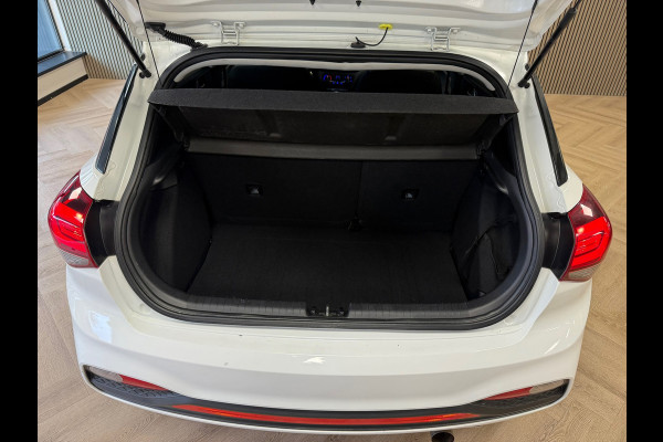 Hyundai i20 1.2 HP i-Motion Premium NAVIGATIE CARPLAY AIRCO BLACK EDITION Hyundai i20 1.2 HP i-Motion Premium NAVIGATIE CARPLAY AIRCO BLACK EDITION