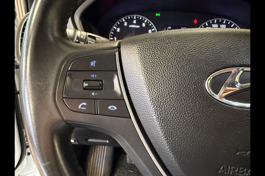 Hyundai i20 1.2 HP i-Motion Premium NAVIGATIE CARPLAY AIRCO BLACK EDITION Hyundai i20 1.2 HP i-Motion Premium NAVIGATIE CARPLAY AIRCO BLACK EDITION