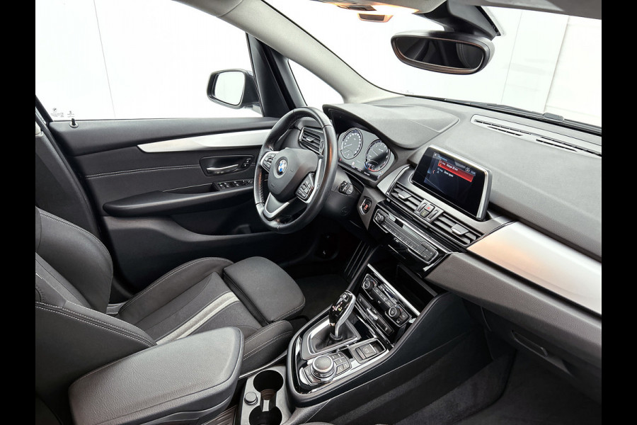 BMW 2 Serie Active Tourer 218i Executive Launch Edition(NL-auto, Dealer OnderH, Camera, Navi, Parkeersensoren, Sportstoelen, Etc) BMW 2 Serie Active Tourer 218i Executive Launch Edition(NL-auto, Dealer OnderH, Camera, Navi, Parkeersensoren, Sportstoelen, Etc)