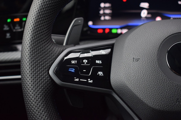 Volkswagen Golf R 2.0 TSI 320pk 4-Motion | Akra | DCC | Leer | Pano | Nürburgring Volkswagen Golf R 2.0 TSI 320pk 4-Motion | Akra | DCC | Leer | Pano | Nürburgring