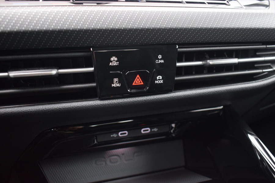 Volkswagen Golf R 2.0 TSI 320pk 4-Motion | Akra | DCC | Leer | Pano | Nürburgring Volkswagen Golf R 2.0 TSI 320pk 4-Motion | Akra | DCC | Leer | Pano | Nürburgring