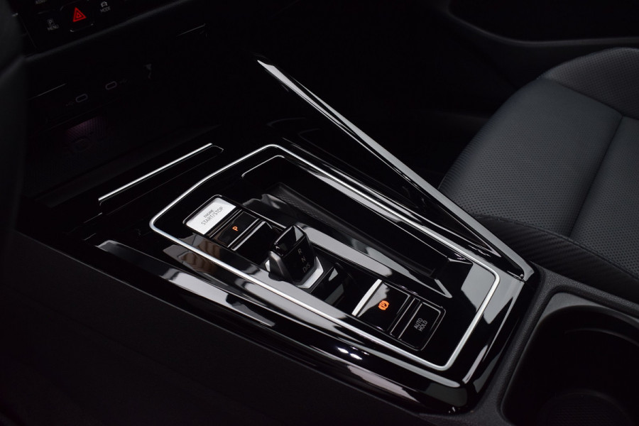 Volkswagen Golf R 2.0 TSI 320pk 4-Motion | Akra | DCC | Leer | Pano | Nürburgring Volkswagen Golf R 2.0 TSI 320pk 4-Motion | Akra | DCC | Leer | Pano | Nürburgring