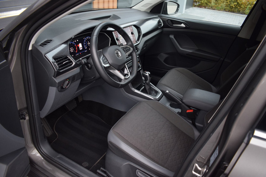 Volkswagen T-Cross 1.0 TSI 116pk DSG R-line | Camera | Virtual | Trekhaak Volkswagen T-Cross 1.0 TSI 116pk DSG R-line | Camera | Virtual | Trekhaak