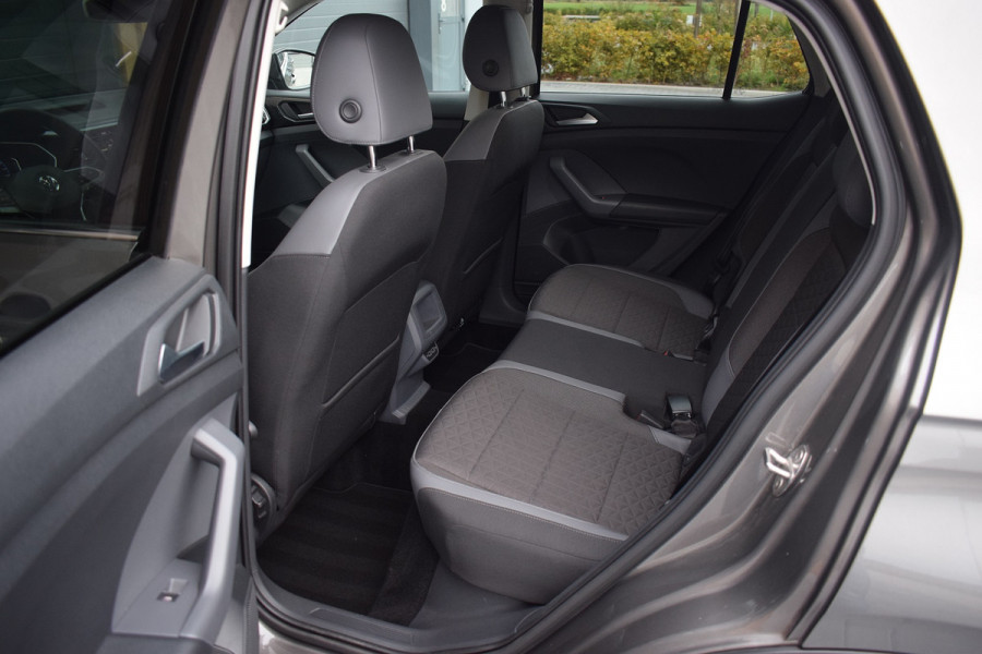 Volkswagen T-Cross 1.0 TSI 116pk DSG R-line | Camera | Virtual | Trekhaak Volkswagen T-Cross 1.0 TSI 116pk DSG R-line | Camera | Virtual | Trekhaak