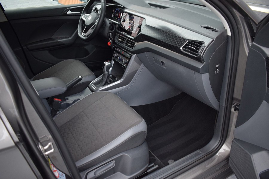 Volkswagen T-Cross 1.0 TSI 116pk DSG R-line | Camera | Virtual | Trekhaak Volkswagen T-Cross 1.0 TSI 116pk DSG R-line | Camera | Virtual | Trekhaak