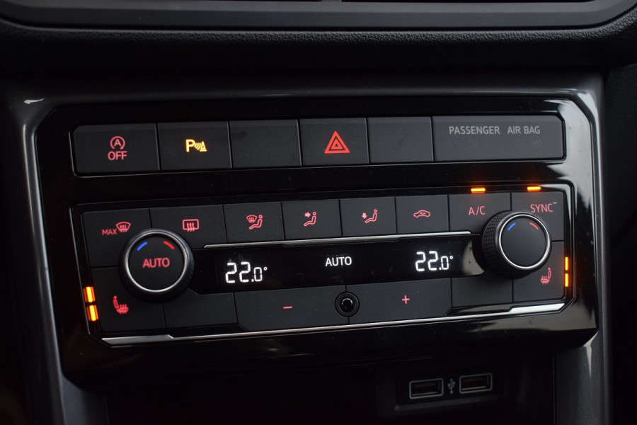 Volkswagen T-Cross 1.0 TSI 116pk DSG R-line | Camera | Virtual | Trekhaak Volkswagen T-Cross 1.0 TSI 116pk DSG R-line | Camera | Virtual | Trekhaak