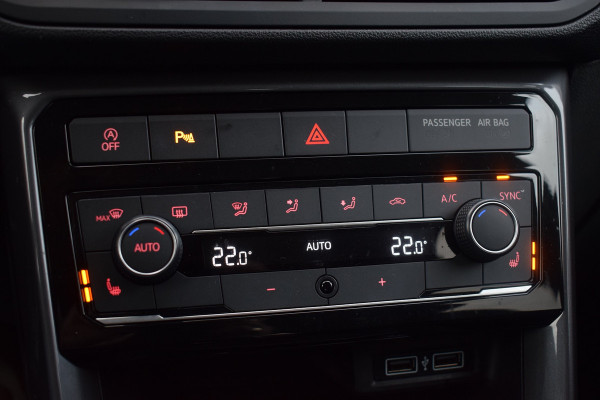 Volkswagen T-Cross 1.0 TSI 116pk DSG R-line | Camera | Virtual | Trekhaak Volkswagen T-Cross 1.0 TSI 116pk DSG R-line | Camera | Virtual | Trekhaak