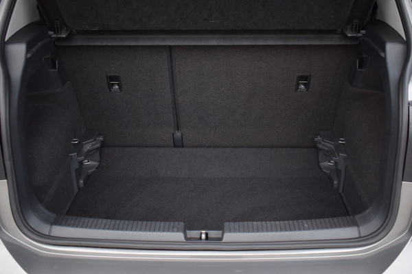 Volkswagen T-Cross 1.0 TSI 116pk DSG R-line | Camera | Virtual | Trekhaak Volkswagen T-Cross 1.0 TSI 116pk DSG R-line | Camera | Virtual | Trekhaak