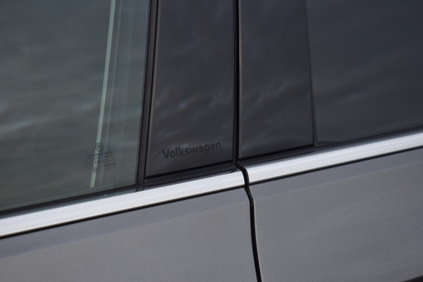 Volkswagen T-Cross 1.0 TSI 116pk DSG R-line | Camera | Virtual | Trekhaak Volkswagen T-Cross 1.0 TSI 116pk DSG R-line | Camera | Virtual | Trekhaak