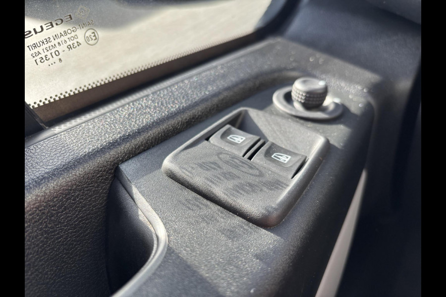 Renault Trafic 1.6 dCi T29 L2H1 Comfort*3PERS.*CRUISE*A/C*NAVI* Renault Trafic 1.6 dCi T29 L2H1 Comfort*3PERS.*CRUISE*A/C*NAVI*