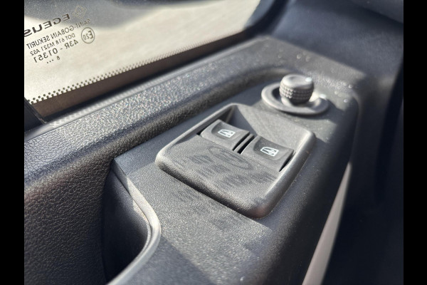 Renault Trafic 1.6 dCi T29 L2H1 Comfort*3PERS.*CRUISE*A/C*NAVI* Renault Trafic 1.6 dCi T29 L2H1 Comfort*3PERS.*CRUISE*A/C*NAVI*