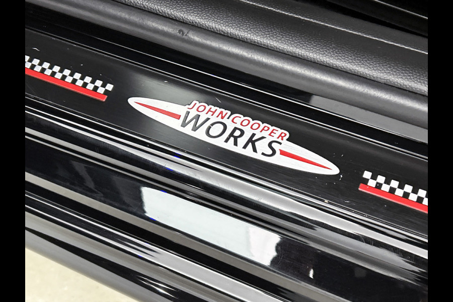 MINI Mini 1.5 Cooper JCW Chili Serious Business(NL-auto, Kuipstoelen, StoelV, Navi, Climate Con, Parkeersensoren, Etc) MINI Mini 1.5 Cooper JCW Chili Serious Business(NL-auto, Kuipstoelen, StoelV, Navi, Climate Con, Parkeersensoren, Etc)