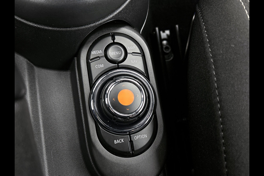 MINI Mini 1.5 Cooper JCW Chili Serious Business(NL-auto, Kuipstoelen, StoelV, Navi, Climate Con, Parkeersensoren, Etc) MINI Mini 1.5 Cooper JCW Chili Serious Business(NL-auto, Kuipstoelen, StoelV, Navi, Climate Con, Parkeersensoren, Etc)