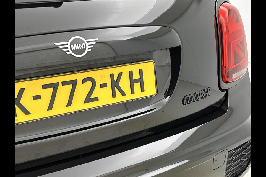 MINI Mini 1.5 Cooper JCW Chili Serious Business(NL-auto, Kuipstoelen, StoelV, Navi, Climate Con, Parkeersensoren, Etc) MINI Mini 1.5 Cooper JCW Chili Serious Business(NL-auto, Kuipstoelen, StoelV, Navi, Climate Con, Parkeersensoren, Etc)