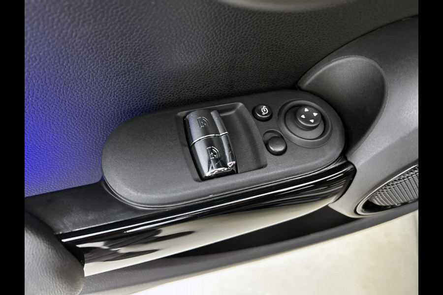 MINI Mini 1.5 Cooper JCW Chili Serious Business(NL-auto, Kuipstoelen, StoelV, Navi, Climate Con, Parkeersensoren, Etc) MINI Mini 1.5 Cooper JCW Chili Serious Business(NL-auto, Kuipstoelen, StoelV, Navi, Climate Con, Parkeersensoren, Etc)