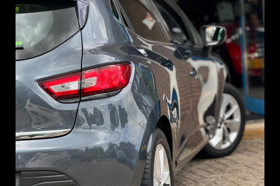 Renault Clio 0.9 TCe Limited 2018 NAVI AIRCO LM NAP 1e NAP! Renault Clio 0.9 TCe Limited 2018 NAVI AIRCO LM NAP 1e NAP!