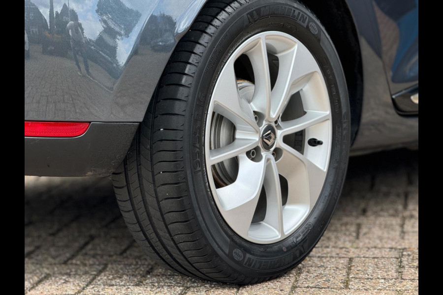 Renault Clio 0.9 TCe Limited 2018 NAVI AIRCO LM NAP 1e NAP! Renault Clio 0.9 TCe Limited 2018 NAVI AIRCO LM NAP 1e NAP!