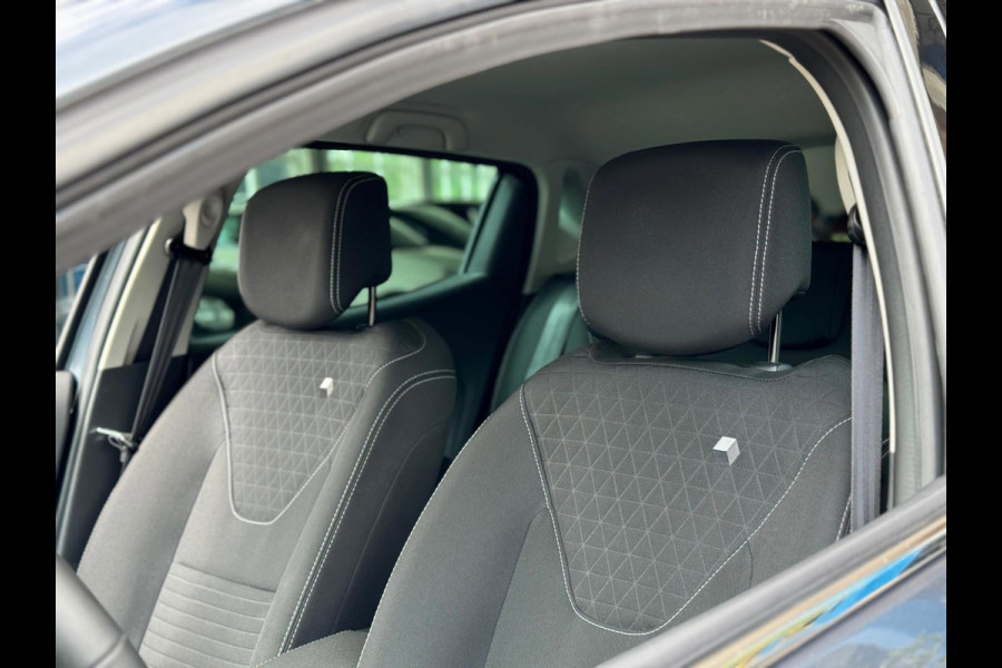 Renault Clio 0.9 TCe Limited 2018 NAVI AIRCO LM NAP 1e NAP! Renault Clio 0.9 TCe Limited 2018 NAVI AIRCO LM NAP 1e NAP!