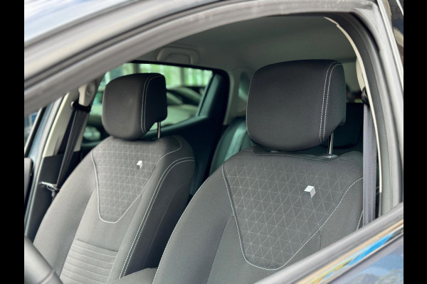 Renault Clio 0.9 TCe Limited 2018 NAVI AIRCO LM NAP 1e NAP! Renault Clio 0.9 TCe Limited 2018 NAVI AIRCO LM NAP 1e NAP!