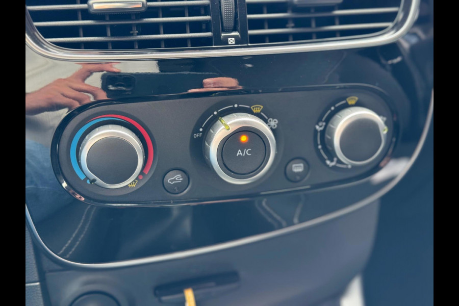 Renault Clio 0.9 TCe Limited 2018 NAVI AIRCO LM NAP 1e NAP! Renault Clio 0.9 TCe Limited 2018 NAVI AIRCO LM NAP 1e NAP!