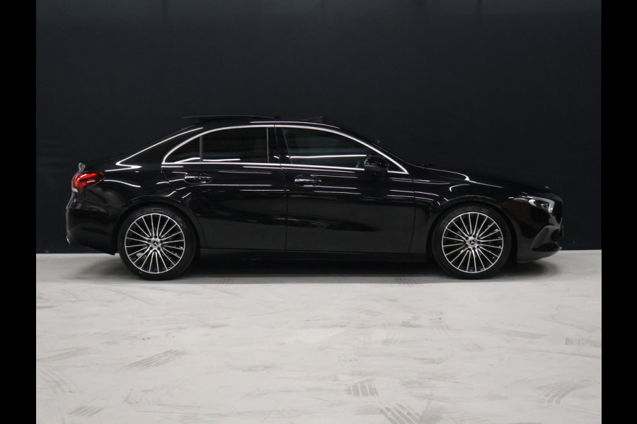 Mercedes-Benz A-Klasse 180 Sport Luxury [TREKHAAK INKLAPBAAR, SCHUIFKANTELDAK, MEMORY SEATS, BURMESTER SOUND, CAMERA, STOELVERWARMING, VOL LEDER, BLUETOOTH, CRUISE, CLIMATE, NIEUWSTAAT]