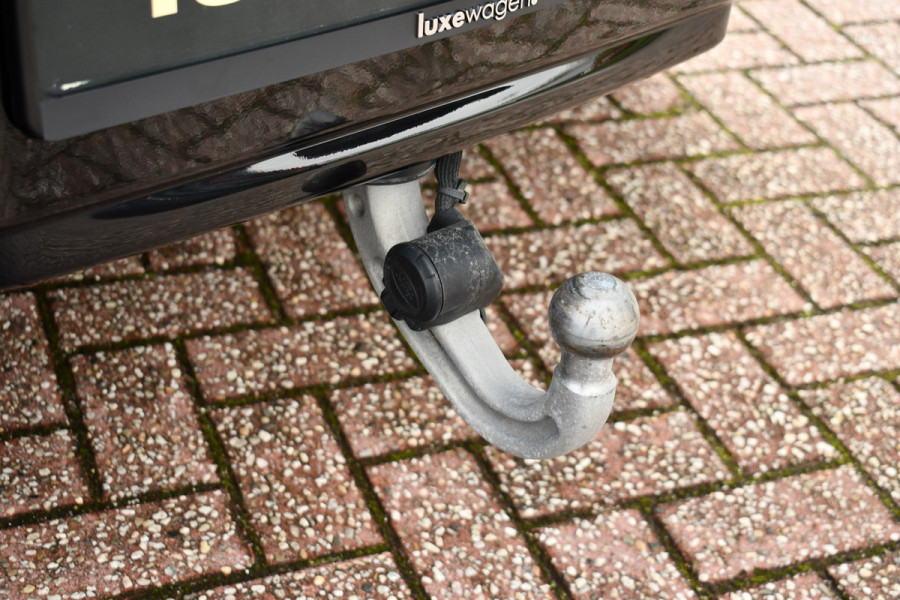 Land Rover Defender 110 3.0 P400 HSE 7-pers Pano Trekh ACC 22inch HUD Standkachel