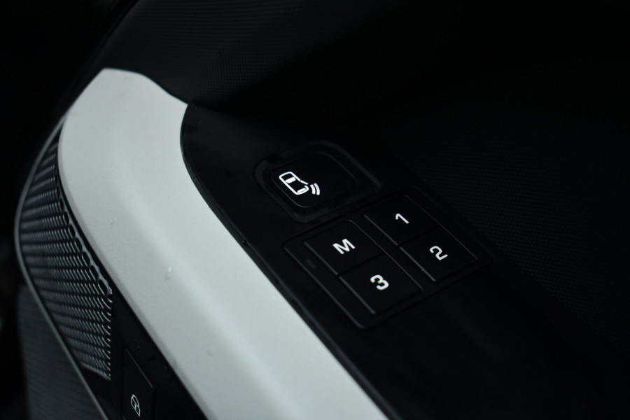 Land Rover Defender 110 3.0 P400 HSE 7-pers Pano Trekh ACC 22inch HUD Standkachel