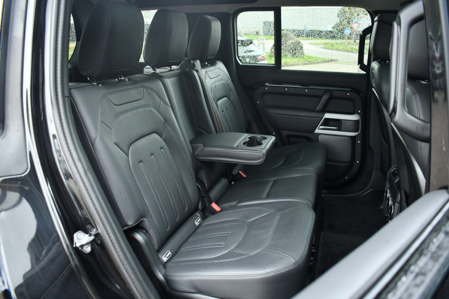 Land Rover Defender 110 3.0 P400 HSE 7-pers Pano Trekh ACC 22inch HUD Standkachel