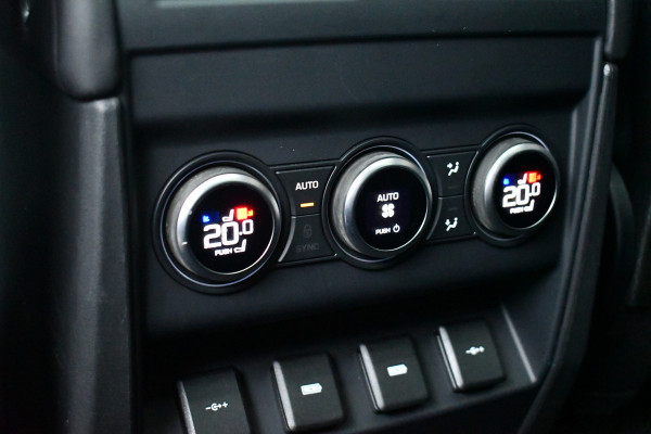 Land Rover Defender 110 3.0 P400 HSE 7-pers Pano Trekh ACC 22inch HUD Standkachel