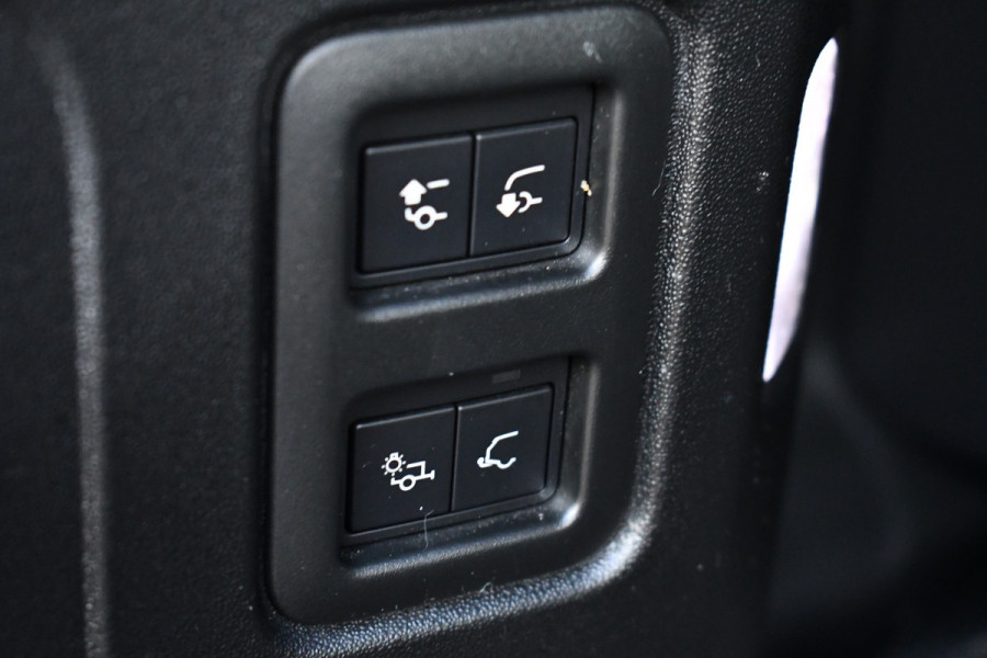 Land Rover Defender 110 3.0 P400 HSE 7-pers Pano Trekh ACC 22inch HUD Standkachel