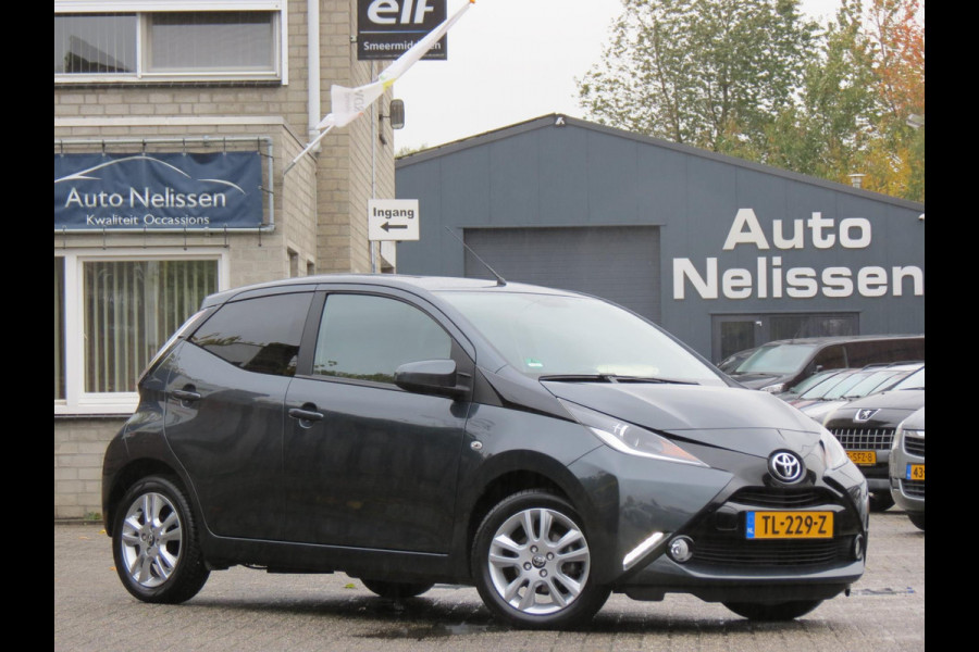 Toyota Aygo 1.0 VVT-i x-joy | HALF LEDER | GROOT SCHERM NAVI | CAMERA | LICHTMETALEN VELGEN | CLIMA-AIRCO | DEALER ONDERHOUDEN |