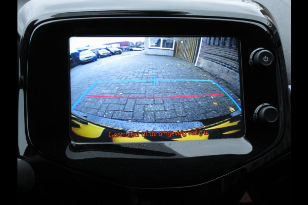 Toyota Aygo 1.0 VVT-i x-joy | HALF LEDER | GROOT SCHERM NAVI | CAMERA | LICHTMETALEN VELGEN | CLIMA-AIRCO | DEALER ONDERHOUDEN |