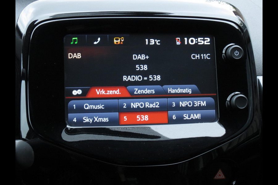 Toyota Aygo 1.0 VVT-i x-joy | HALF LEDER | GROOT SCHERM NAVI | CAMERA | LICHTMETALEN VELGEN | CLIMA-AIRCO | DEALER ONDERHOUDEN |