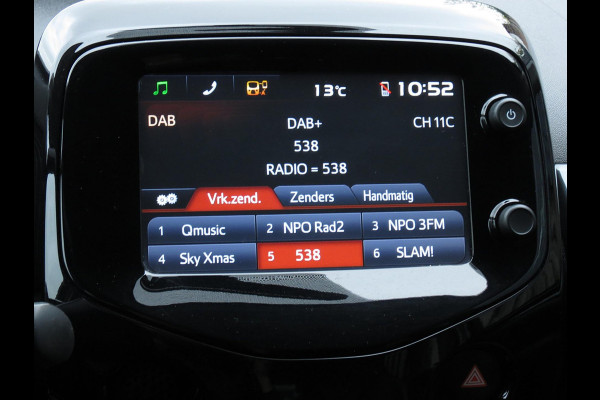 Toyota Aygo 1.0 VVT-i x-joy | HALF LEDER | GROOT SCHERM NAVI | CAMERA | LICHTMETALEN VELGEN | CLIMA-AIRCO | DEALER ONDERHOUDEN |