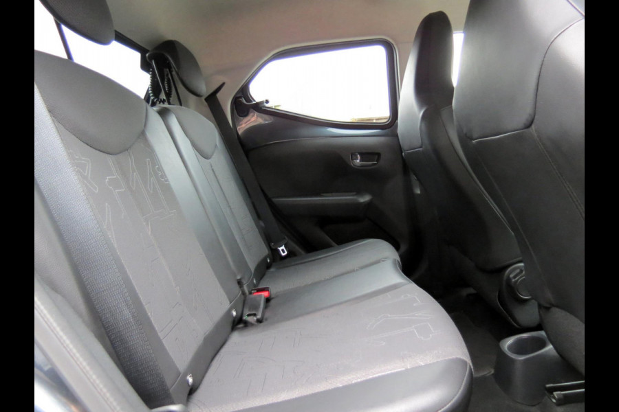 Toyota Aygo 1.0 VVT-i x-joy | HALF LEDER | GROOT SCHERM NAVI | CAMERA | LICHTMETALEN VELGEN | CLIMA-AIRCO | DEALER ONDERHOUDEN |