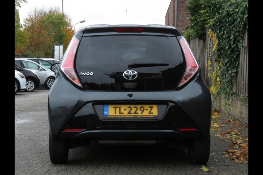 Toyota Aygo 1.0 VVT-i x-joy | HALF LEDER | GROOT SCHERM NAVI | CAMERA | LICHTMETALEN VELGEN | CLIMA-AIRCO | DEALER ONDERHOUDEN |