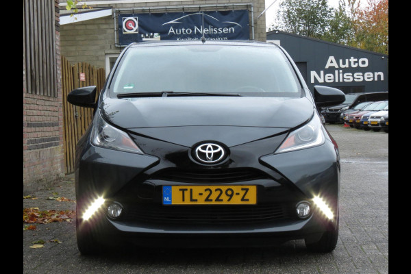 Toyota Aygo 1.0 VVT-i x-joy | HALF LEDER | GROOT SCHERM NAVI | CAMERA | LICHTMETALEN VELGEN | CLIMA-AIRCO | DEALER ONDERHOUDEN |